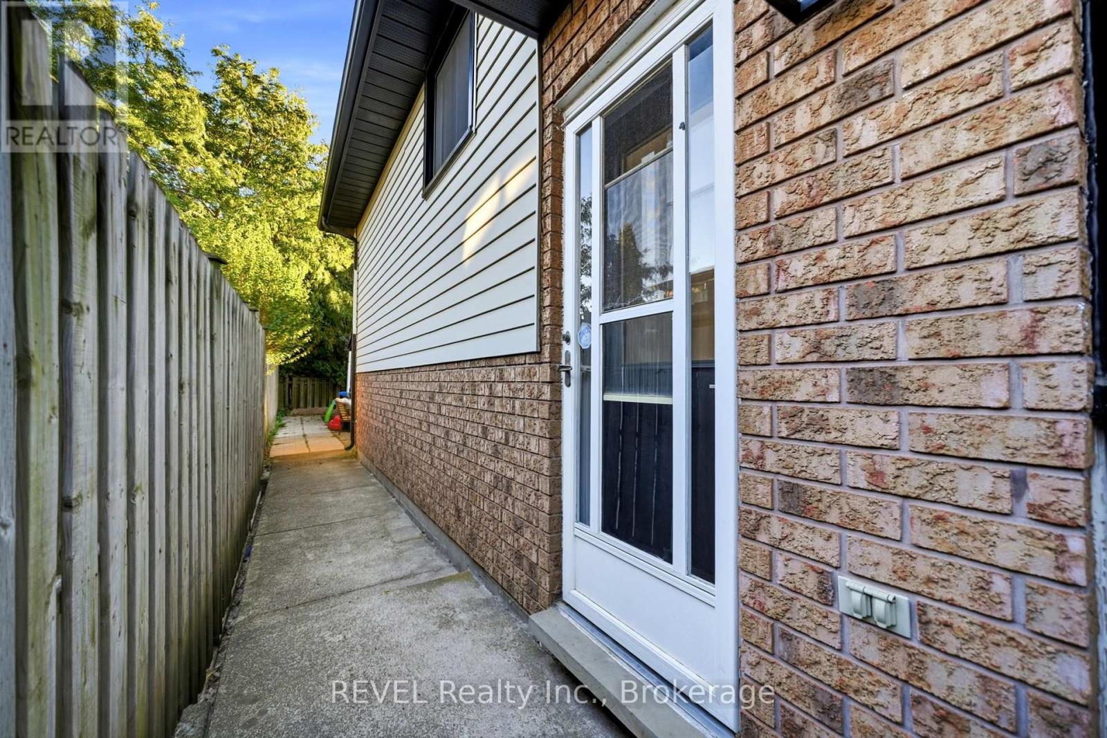 3370 Cardinal Drive Property Photo 5