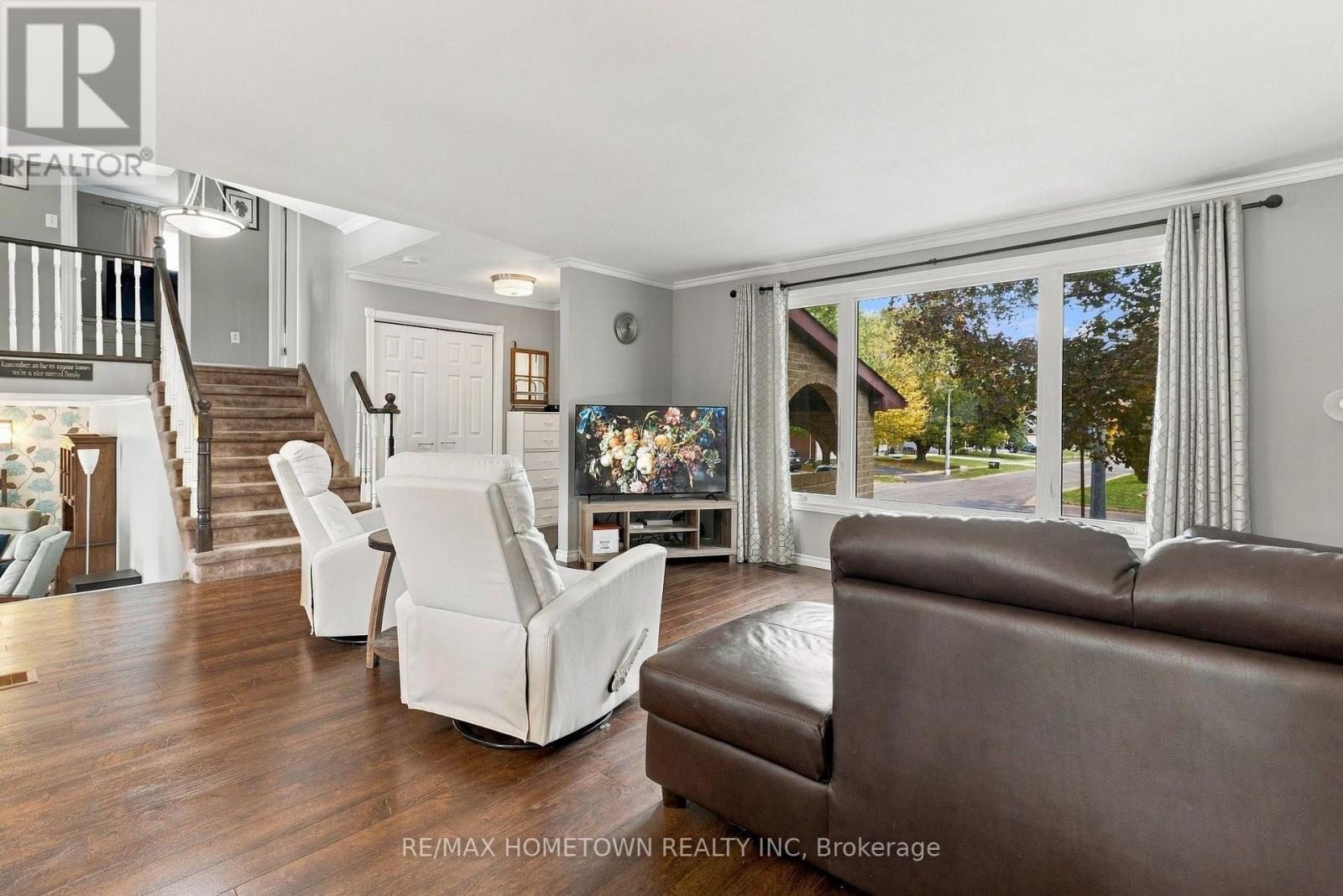 229 Colonel Douglas Crescent Property Photo 7
