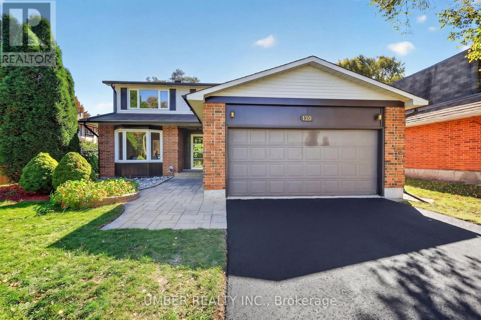 120 Hawk Crescent Property Photo 1