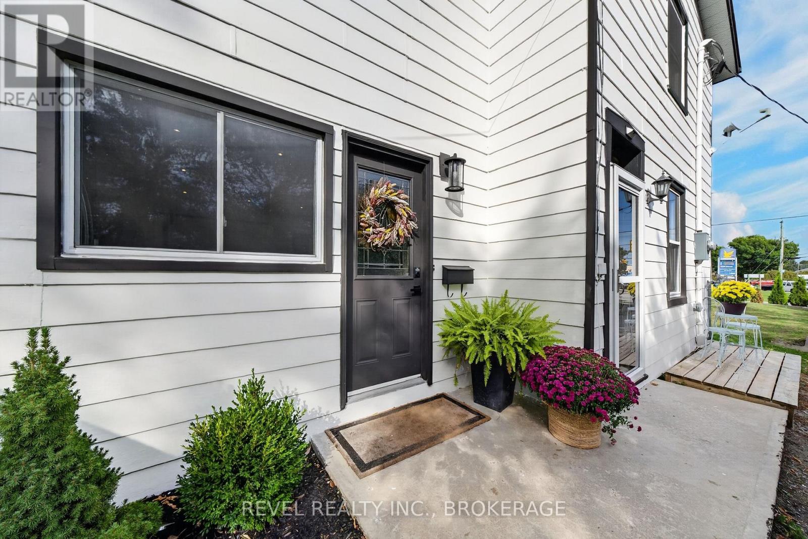 637 COLLINS BAY ROAD Property Photo 1