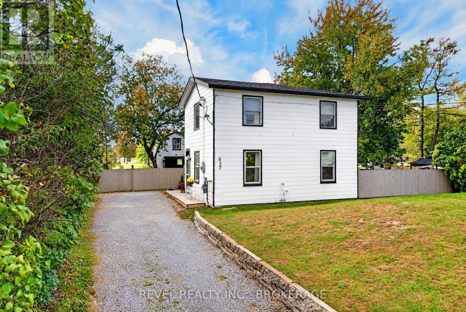 637 Collins Bay Road Property Photo 2