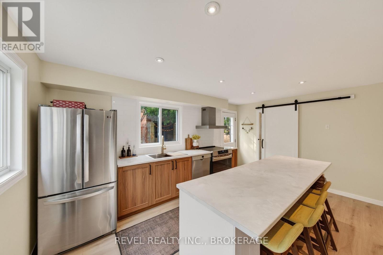 637 Collins Bay Road Property Photo 12