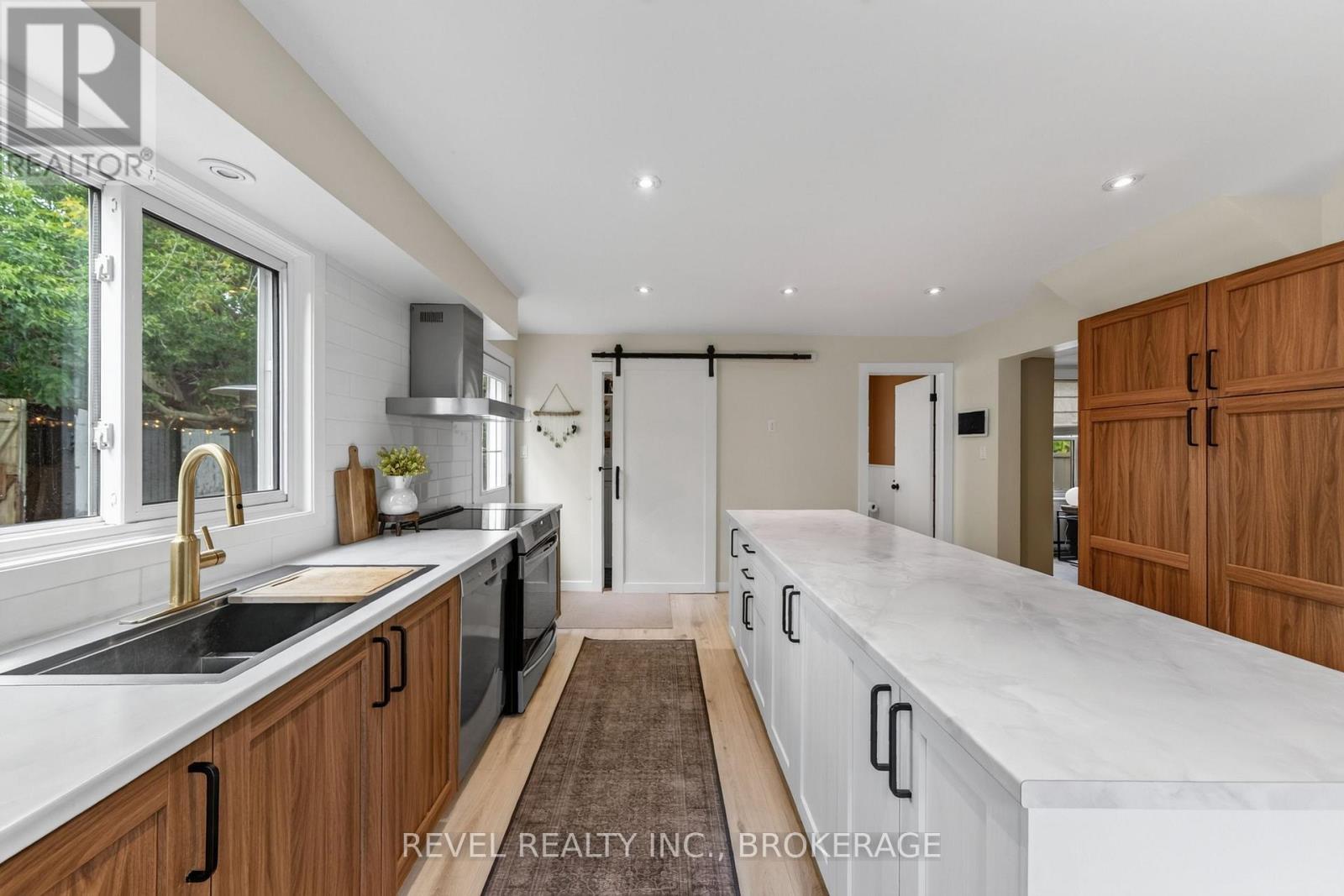 637 Collins Bay Road Property Photo 13