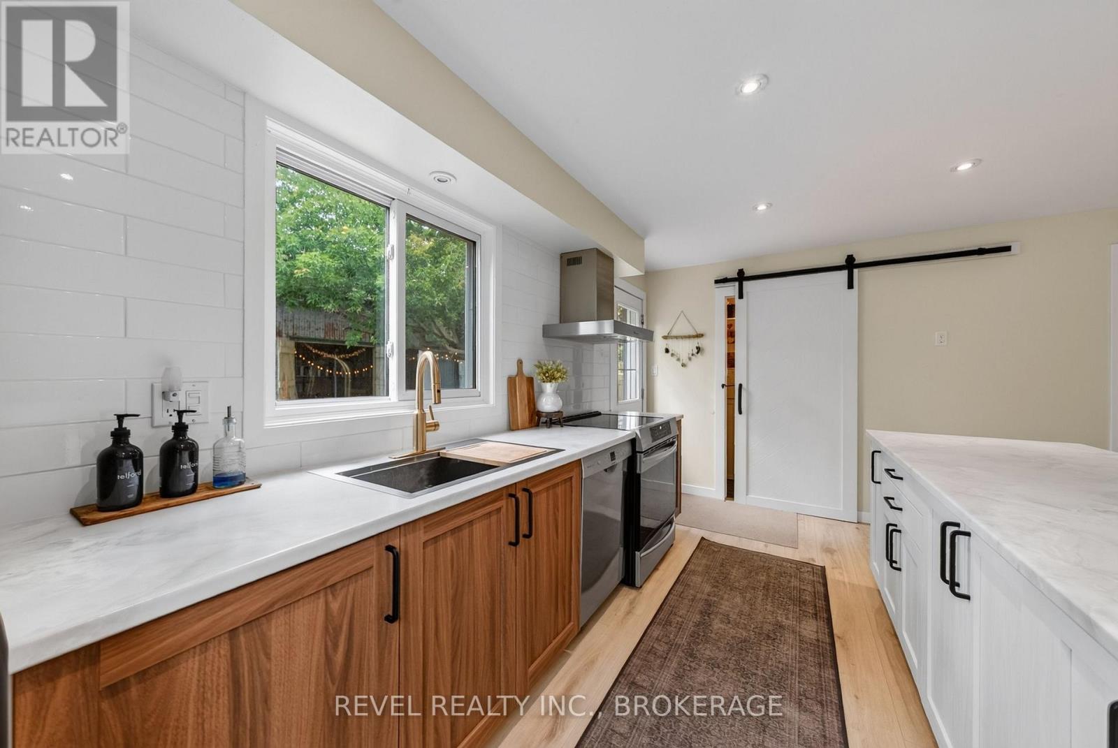 637 Collins Bay Road Property Photo 14
