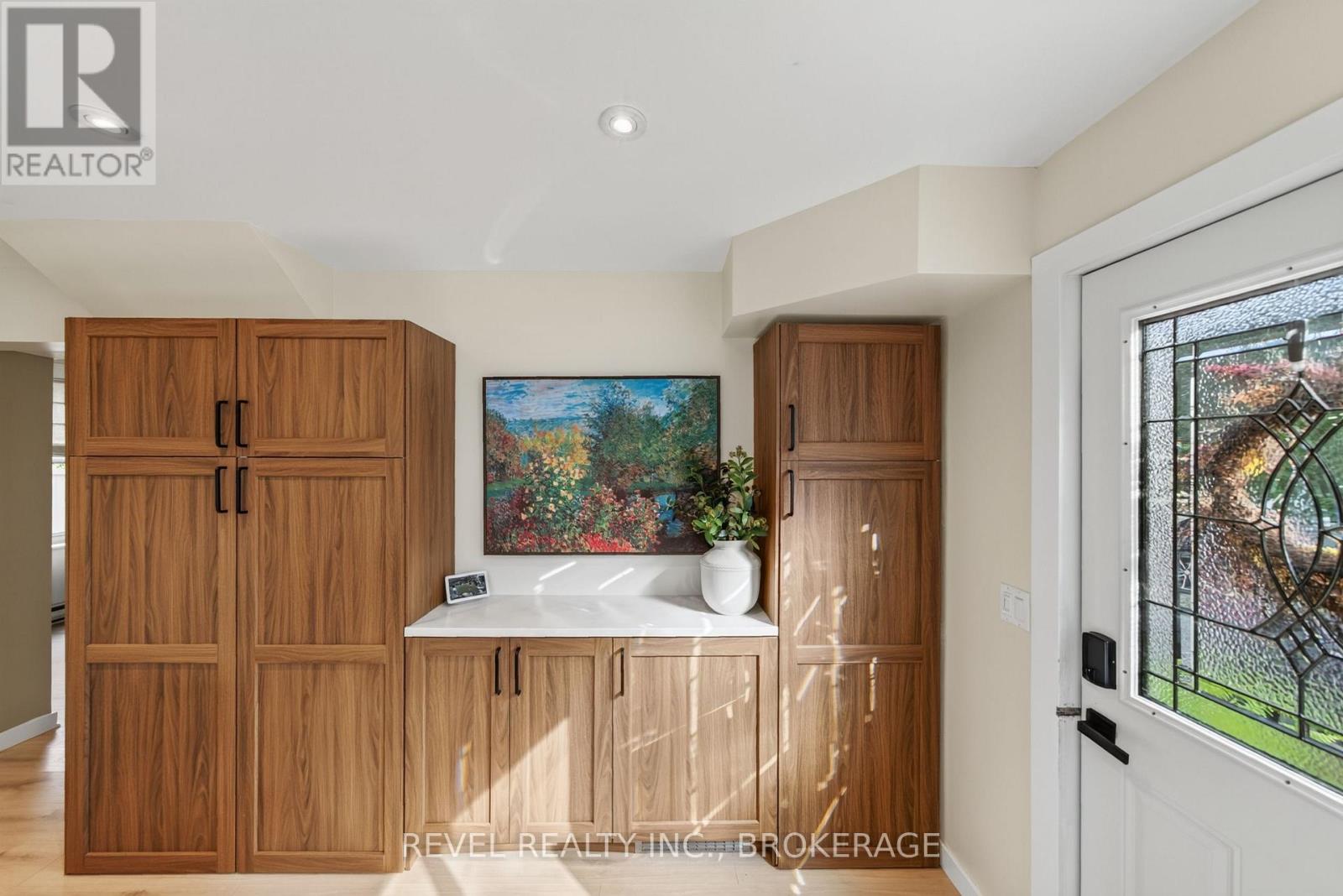 637 Collins Bay Road Property Photo 16
