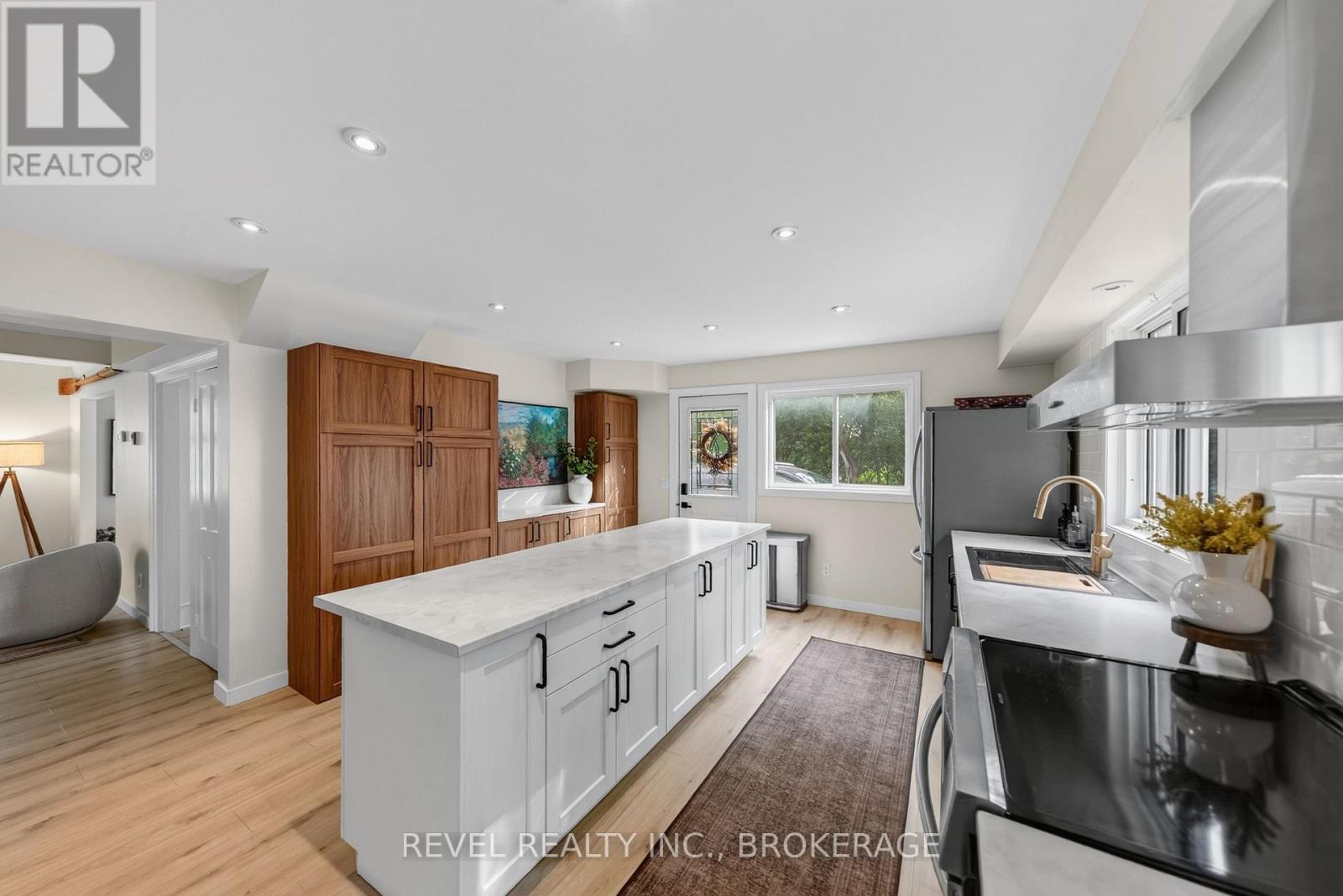 637 Collins Bay Road Property Photo 17