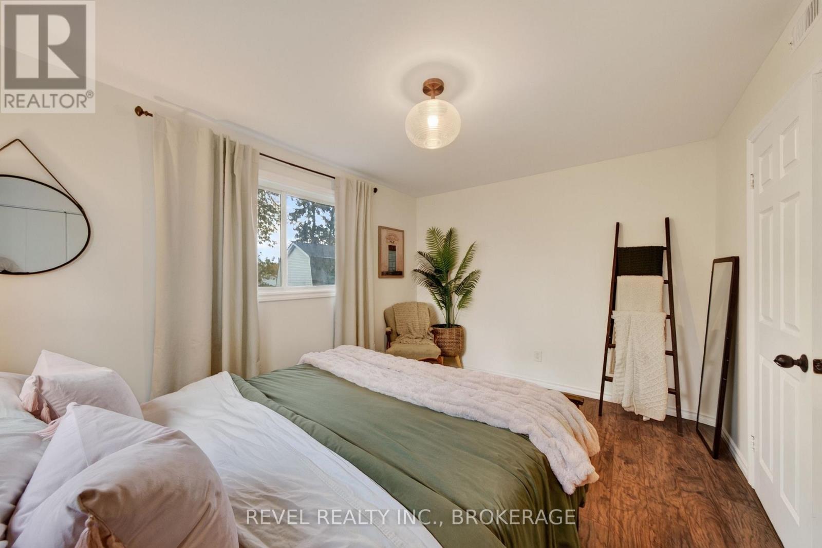 637 Collins Bay Road Property Photo 22