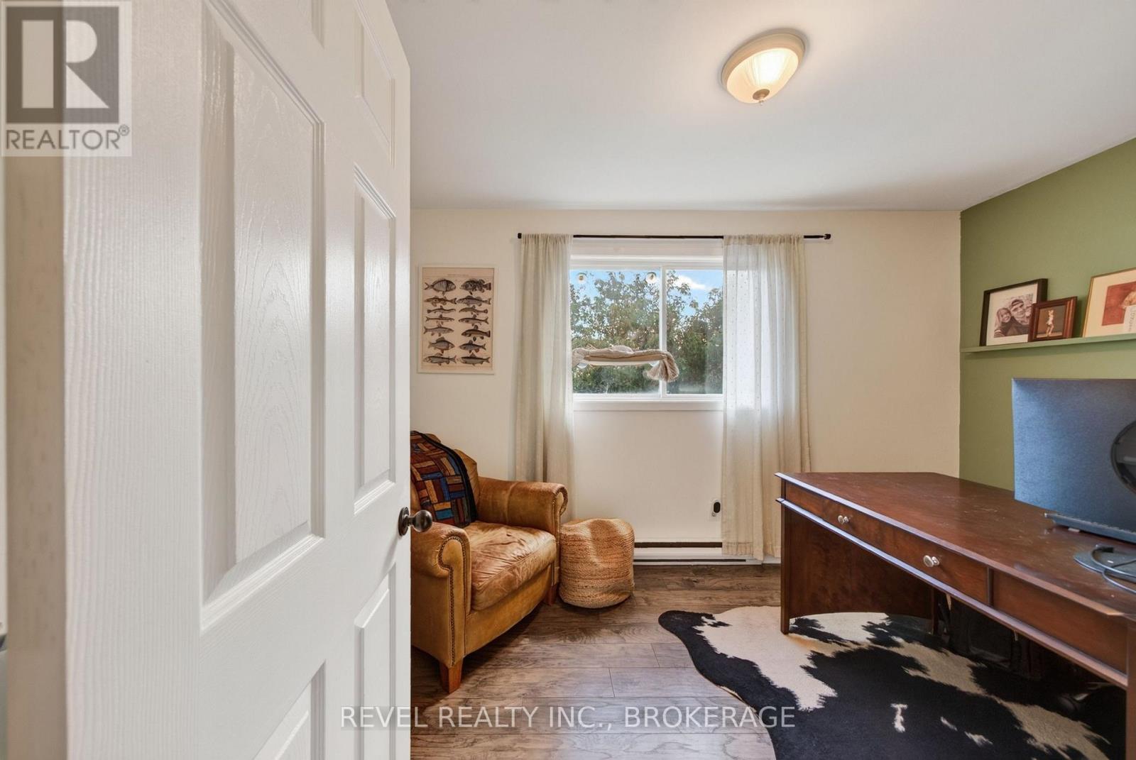 637 Collins Bay Road Property Photo 24