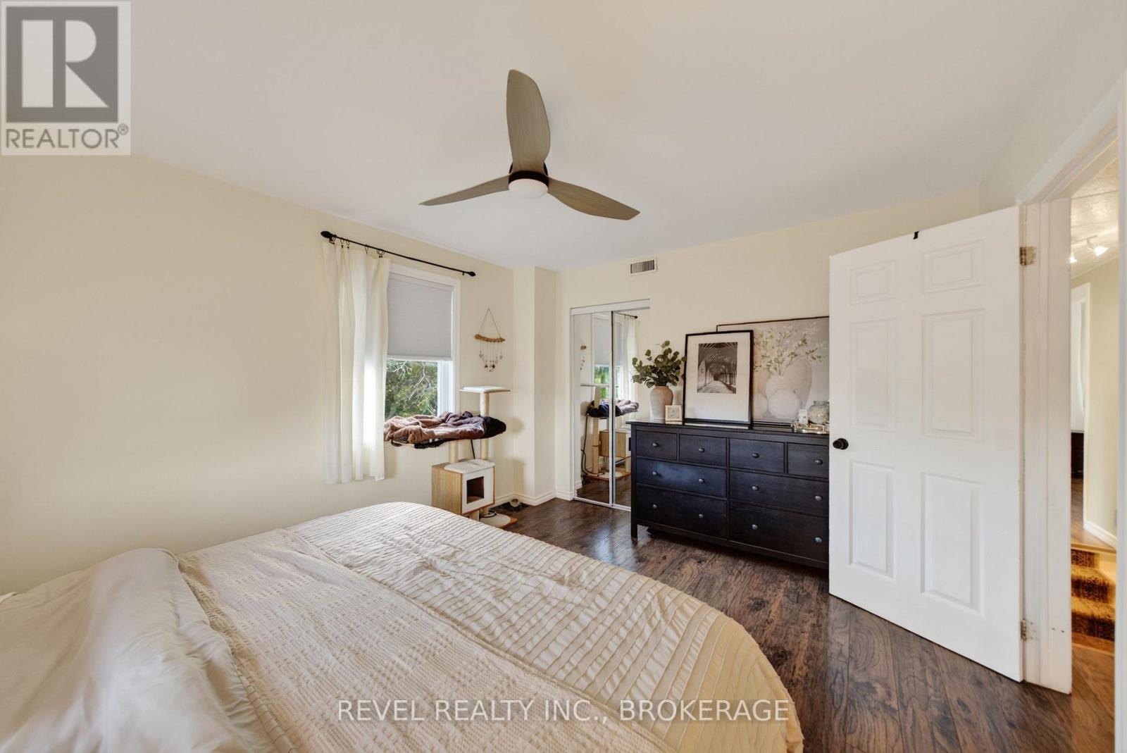 637 Collins Bay Road Property Photo 35