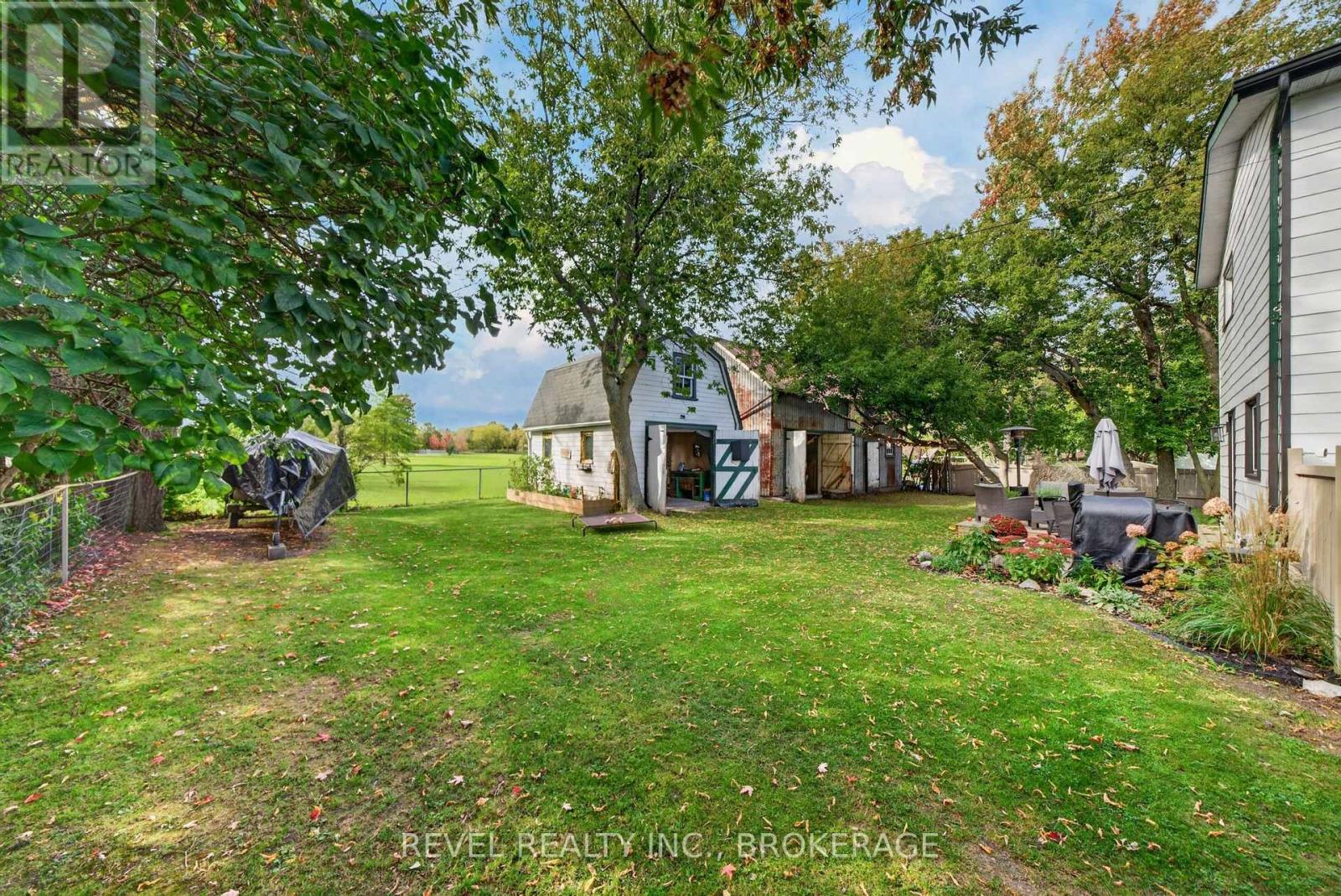 637 Collins Bay Road Property Photo 39