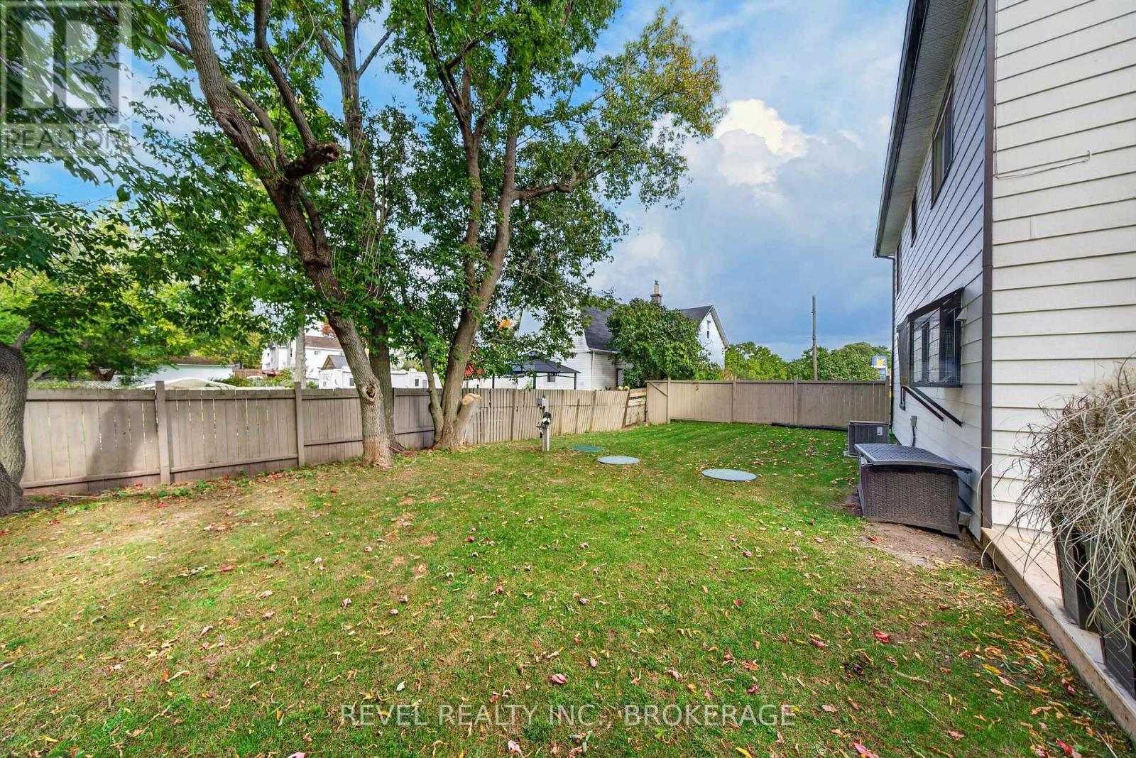 637 Collins Bay Road Property Photo 41