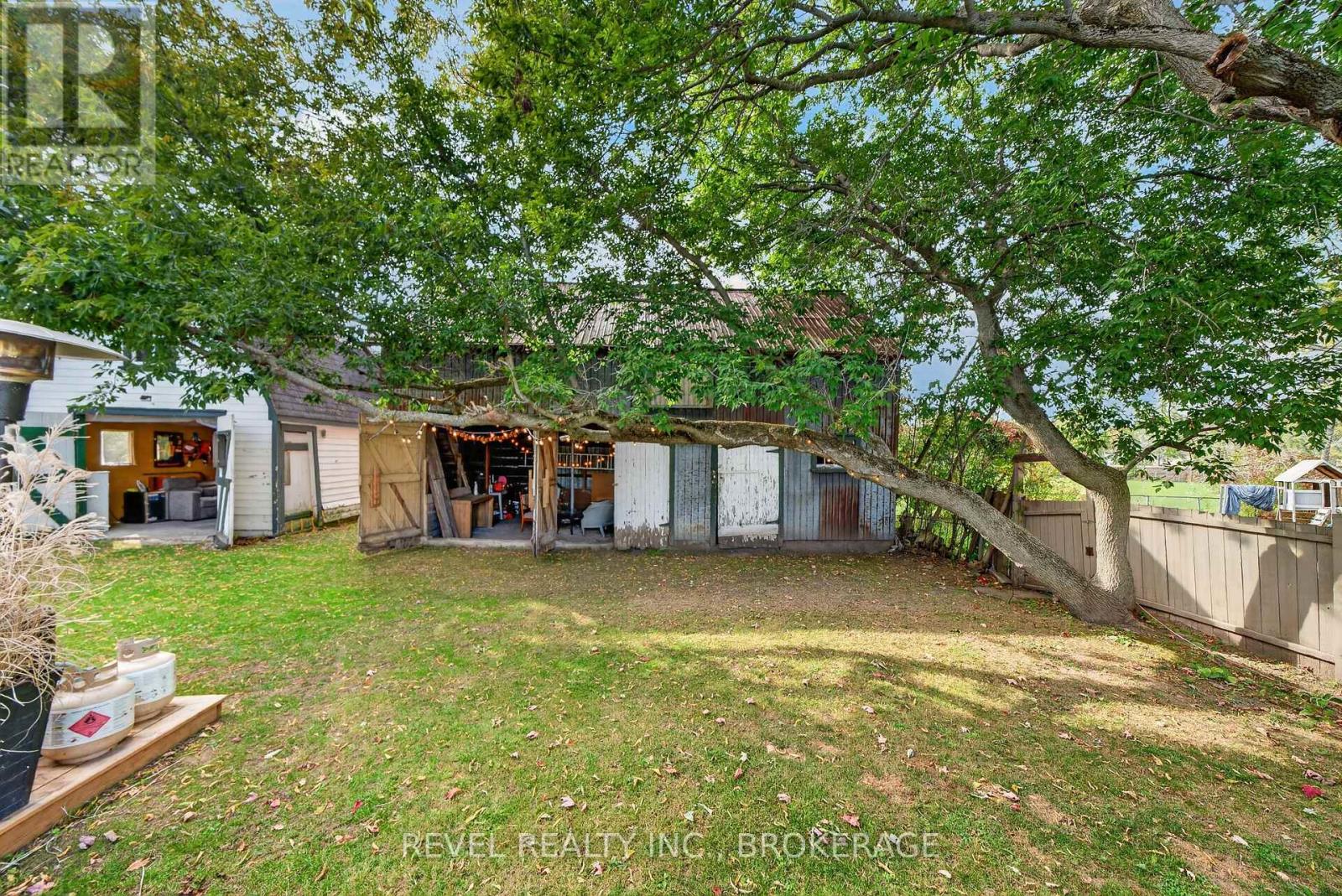 637 Collins Bay Road Property Photo 42