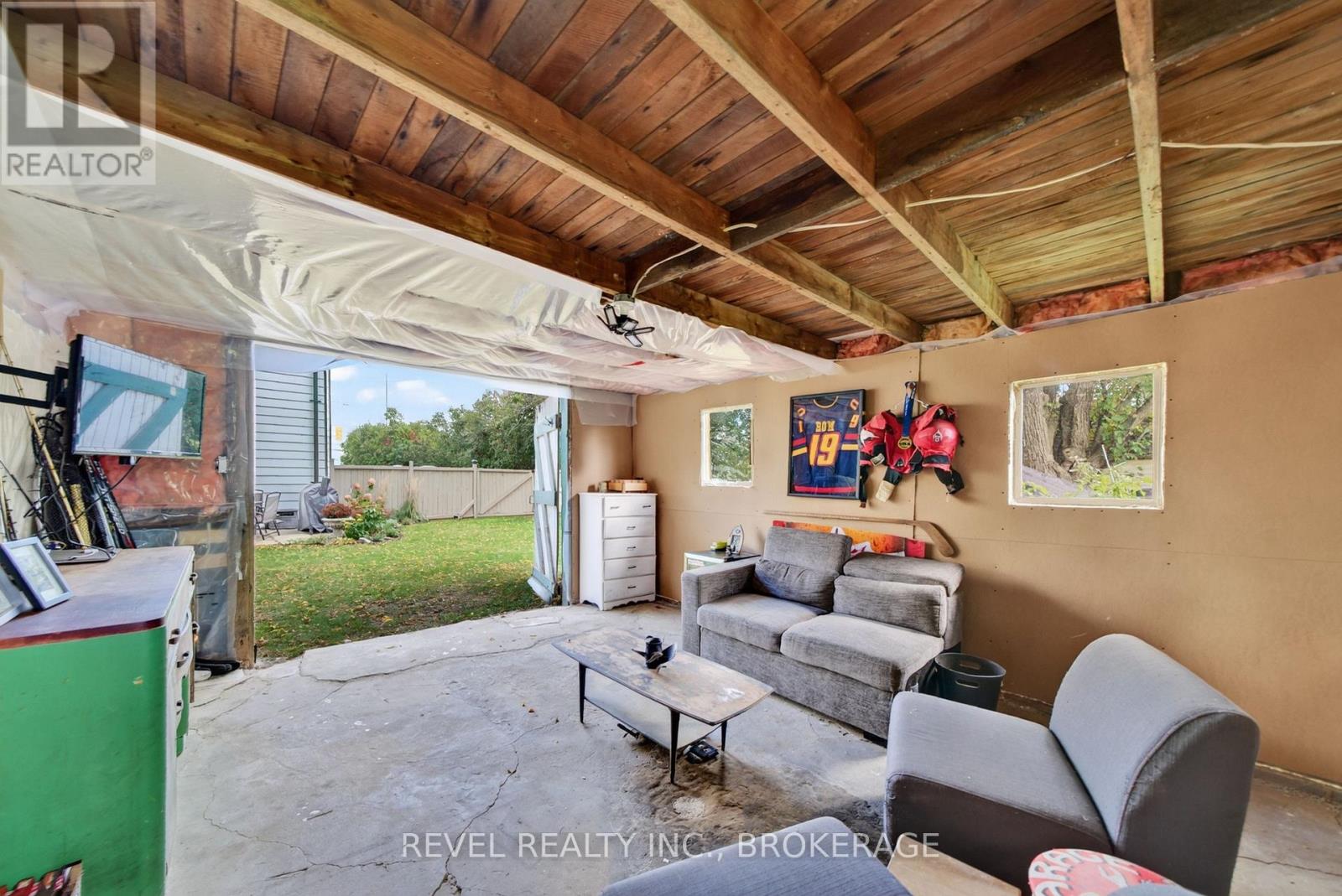 637 Collins Bay Road Property Photo 45