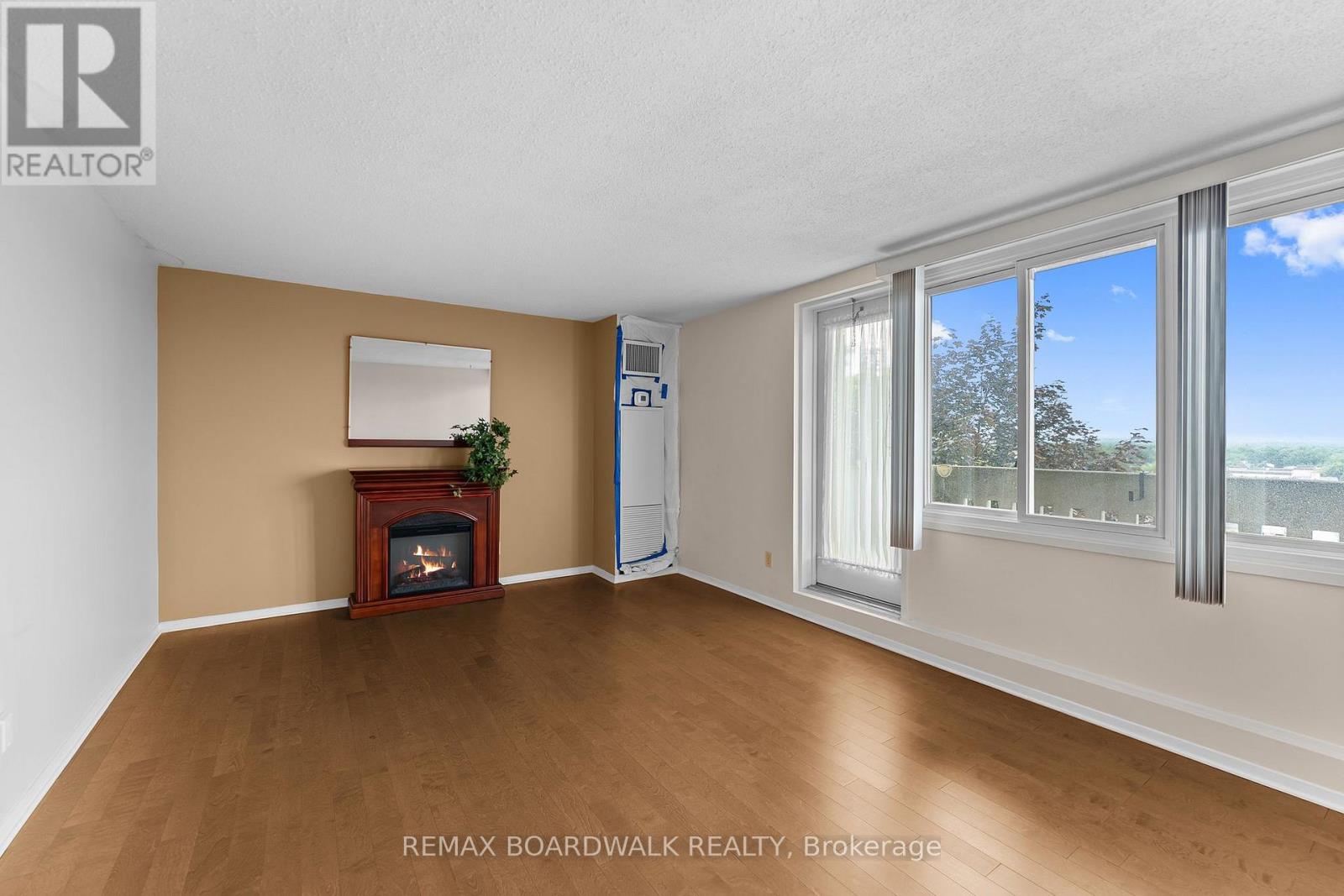 503 - 1599 Lassiter Terrace Property Photo 6