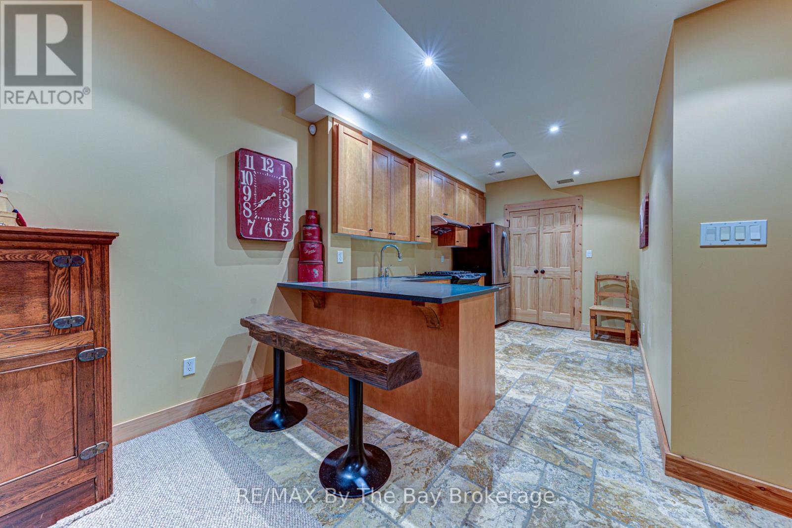 120 Venture Boulevard Property Photo 37