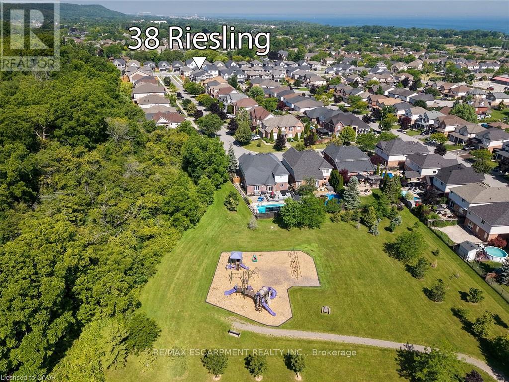 38 Riesling Street Property Photo 35