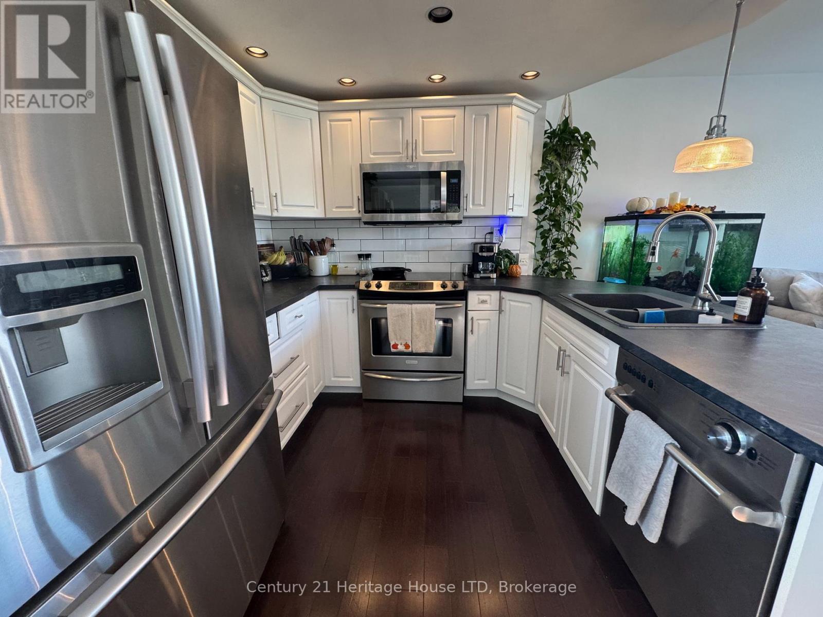 #upper - 371 Ridge Road N Property Photo 4