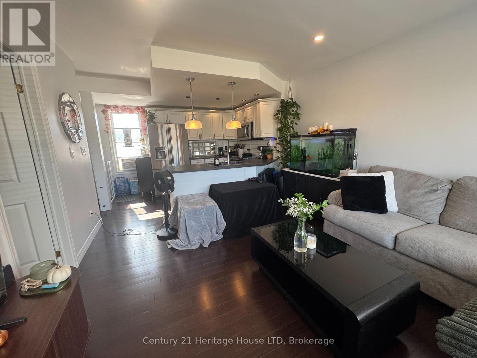#upper - 371 Ridge Road N Property Photo 6