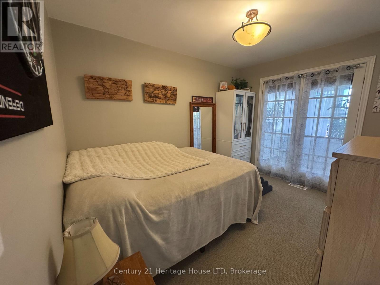 #upper - 371 Ridge Road N Property Photo 7