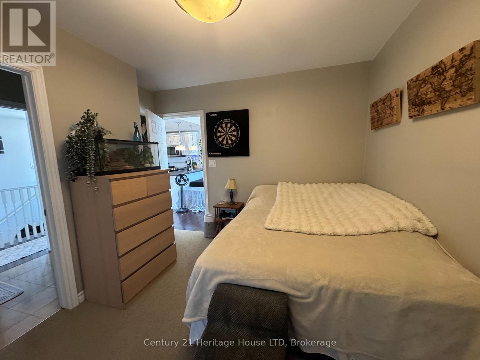 #upper - 371 Ridge Road N Property Photo 8