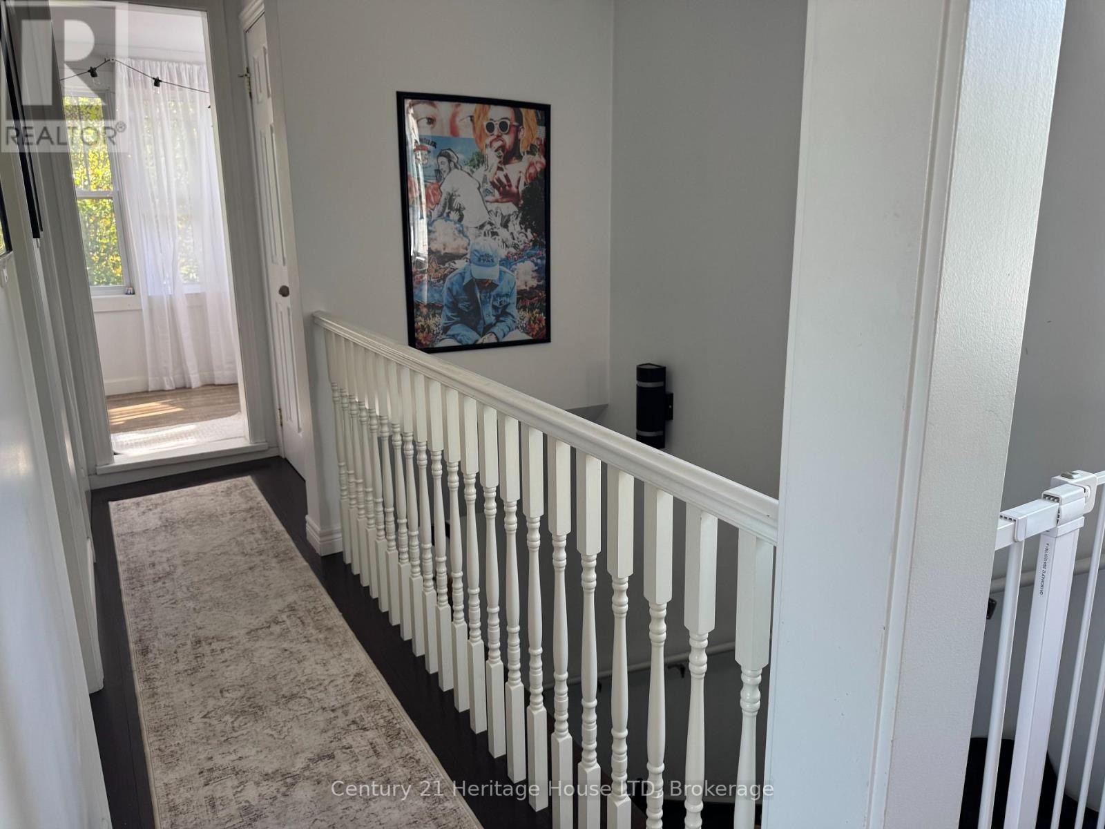 #upper - 371 Ridge Road N Property Photo 10