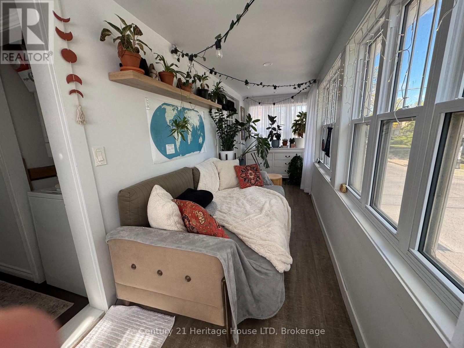 #upper - 371 Ridge Road N Property Photo 11