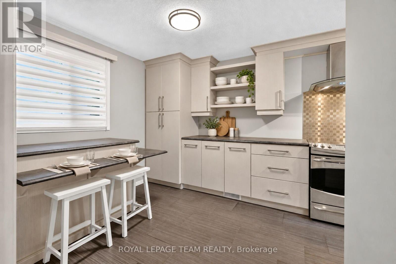 7866 Jeanne D'arc Boulevard Property Photo 15