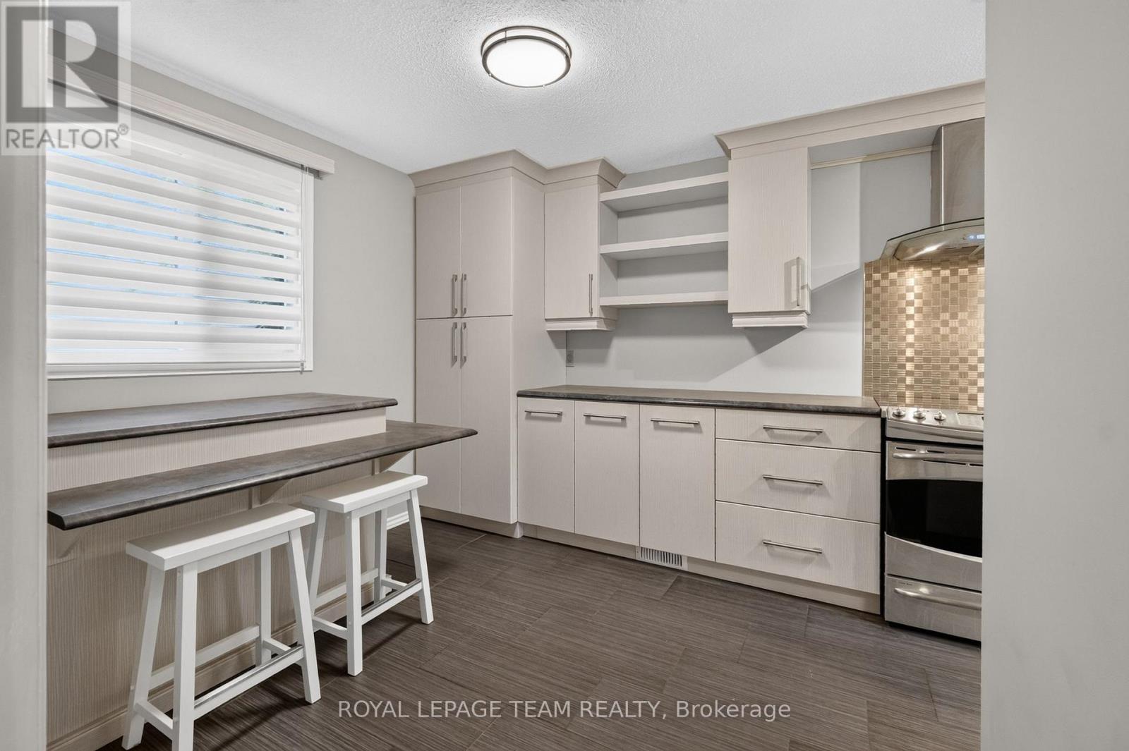 7866 Jeanne D'arc Boulevard Property Photo 16