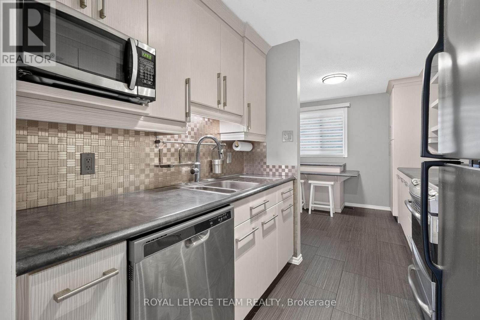 7866 Jeanne D'arc Boulevard Property Photo 23