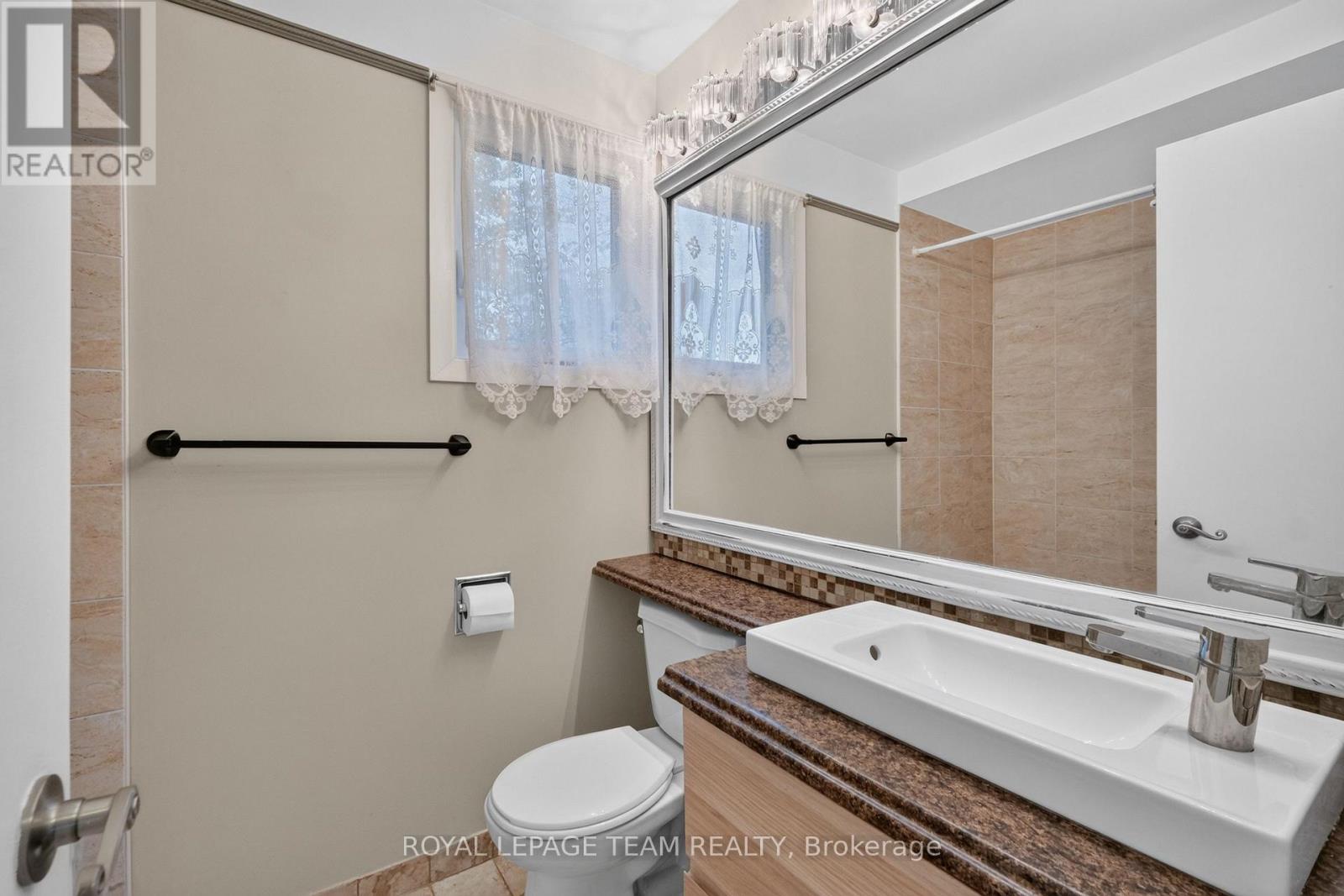 7866 Jeanne D'arc Boulevard Property Photo 31