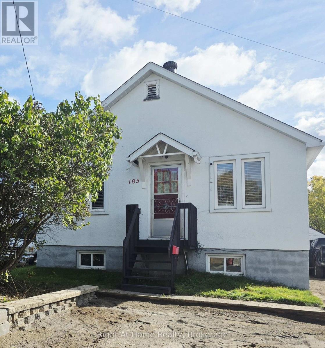 195 EMPRESS AVENUE S Property Photo 1