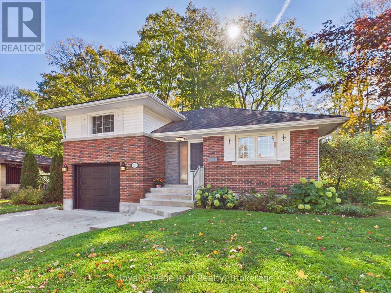 525 6th Street W Property Photo 2