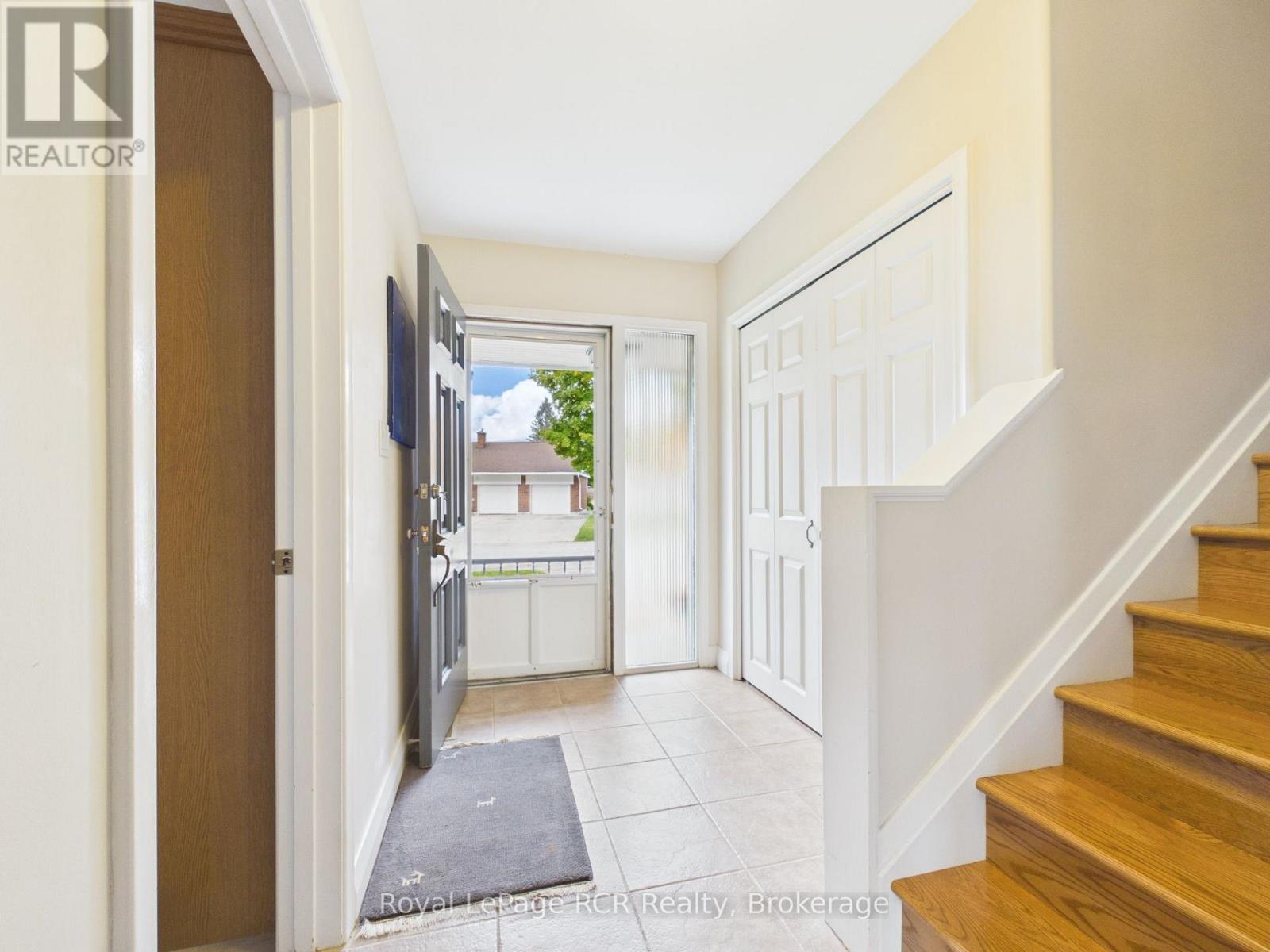 525 6th Street W Property Photo 5