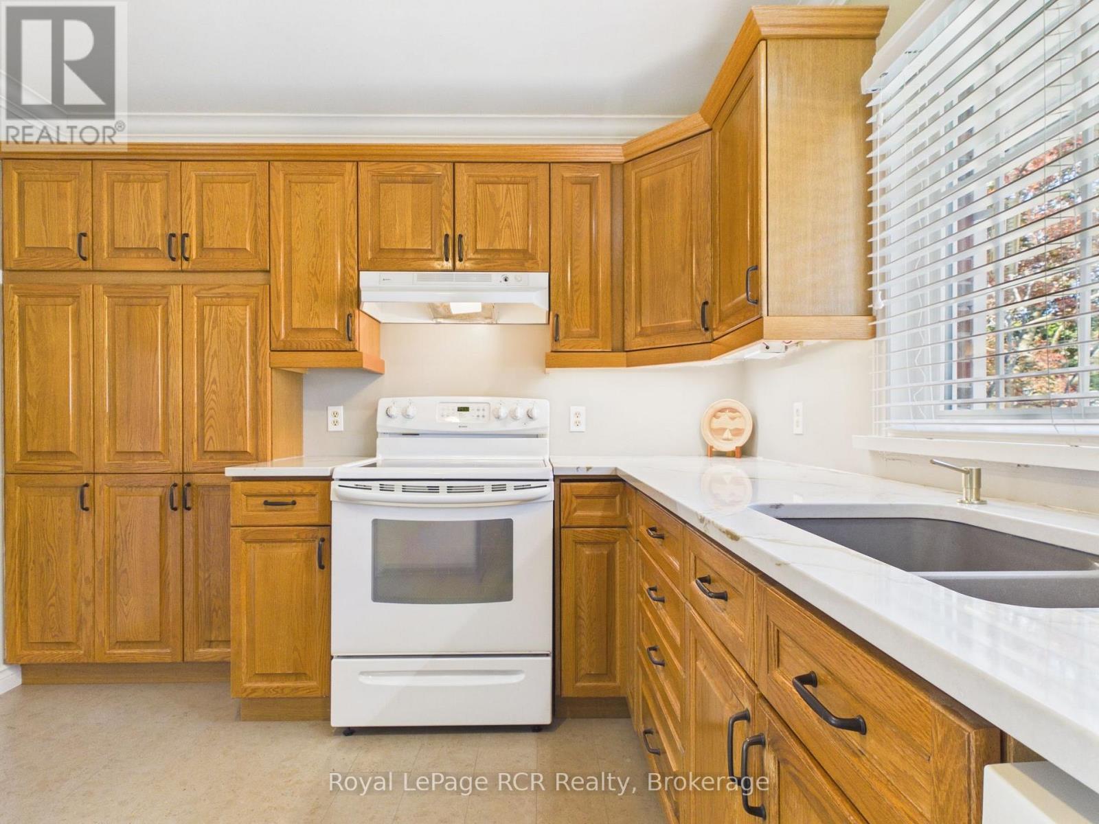 525 6th Street W Property Photo 7