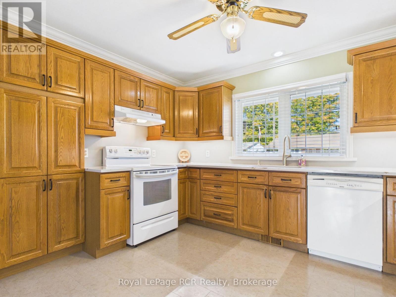 525 6th Street W Property Photo 8