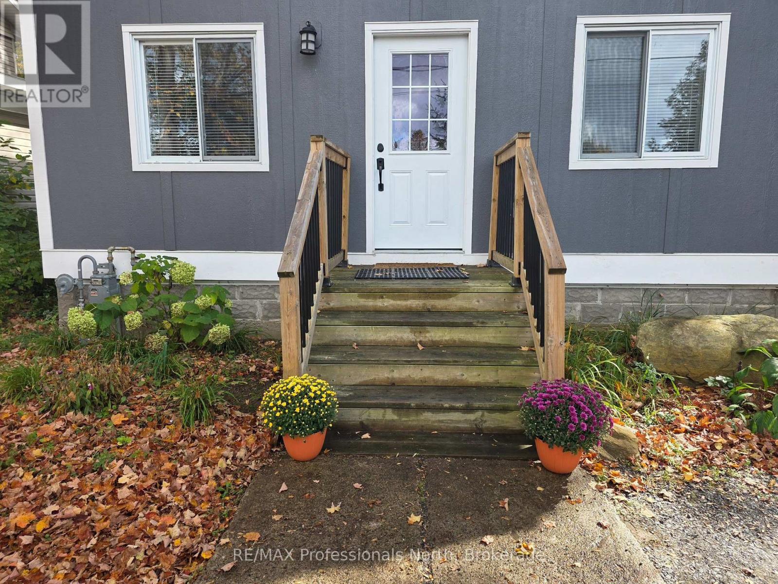 187 Main Street W Property Photo 3