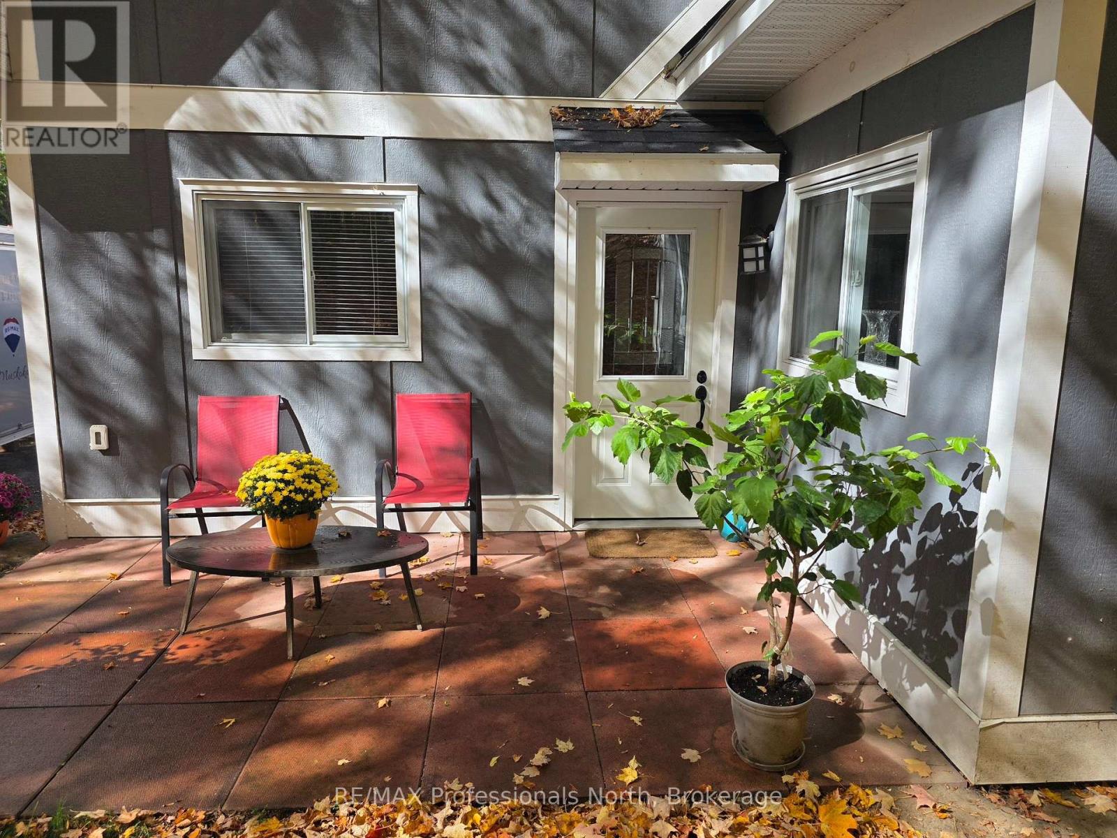 187 Main Street W Property Photo 33