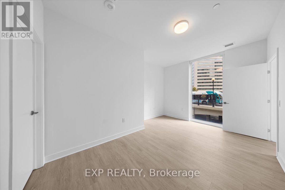 #304 - 74 Nicholas Street Property Photo 17