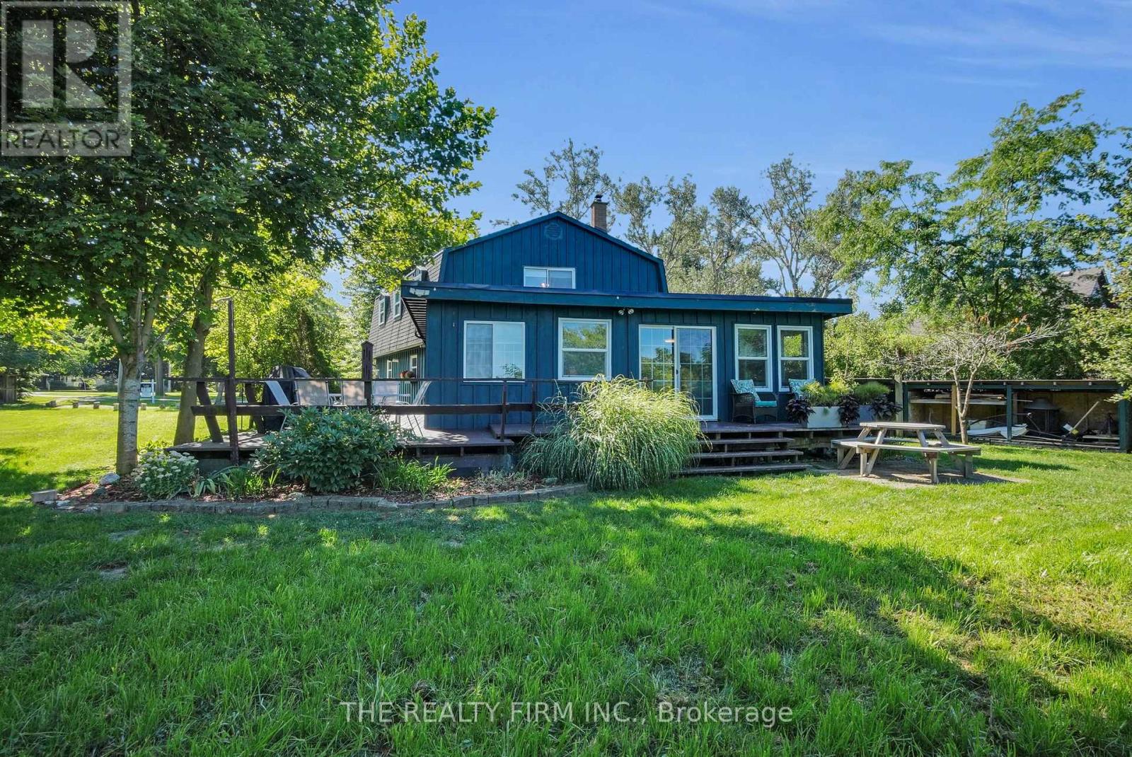 3692 Beverly Glen Property Photo 2