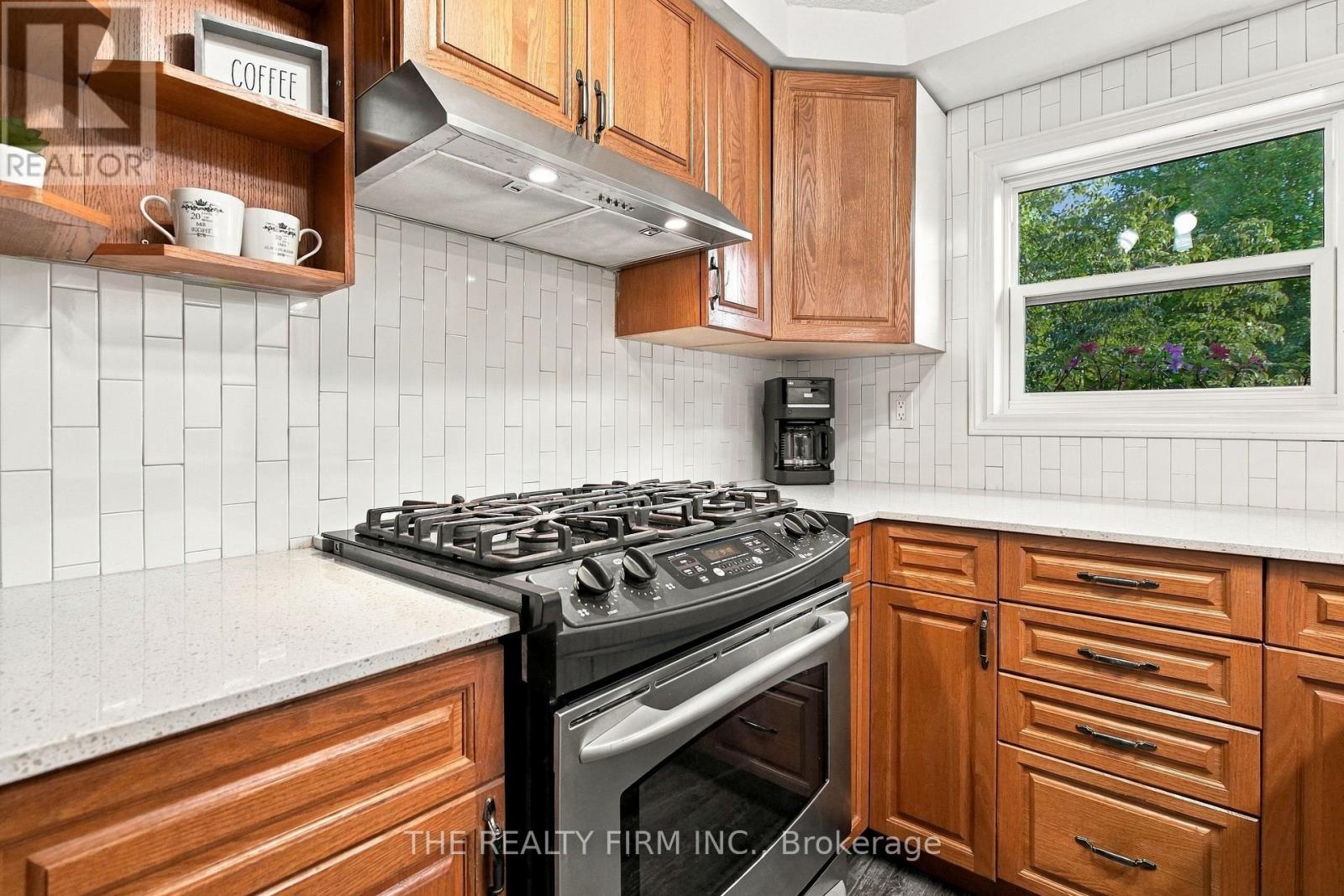 3692 Beverly Glen Property Photo 7