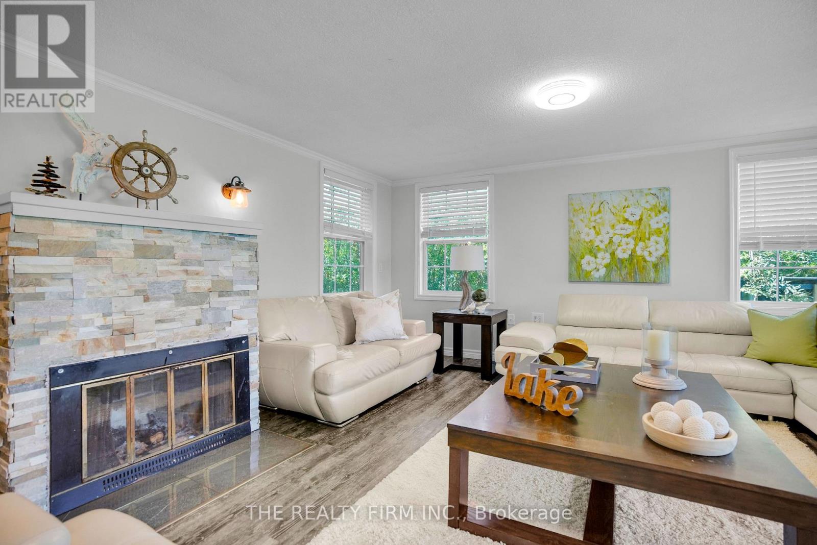 3692 Beverly Glen Property Photo 10