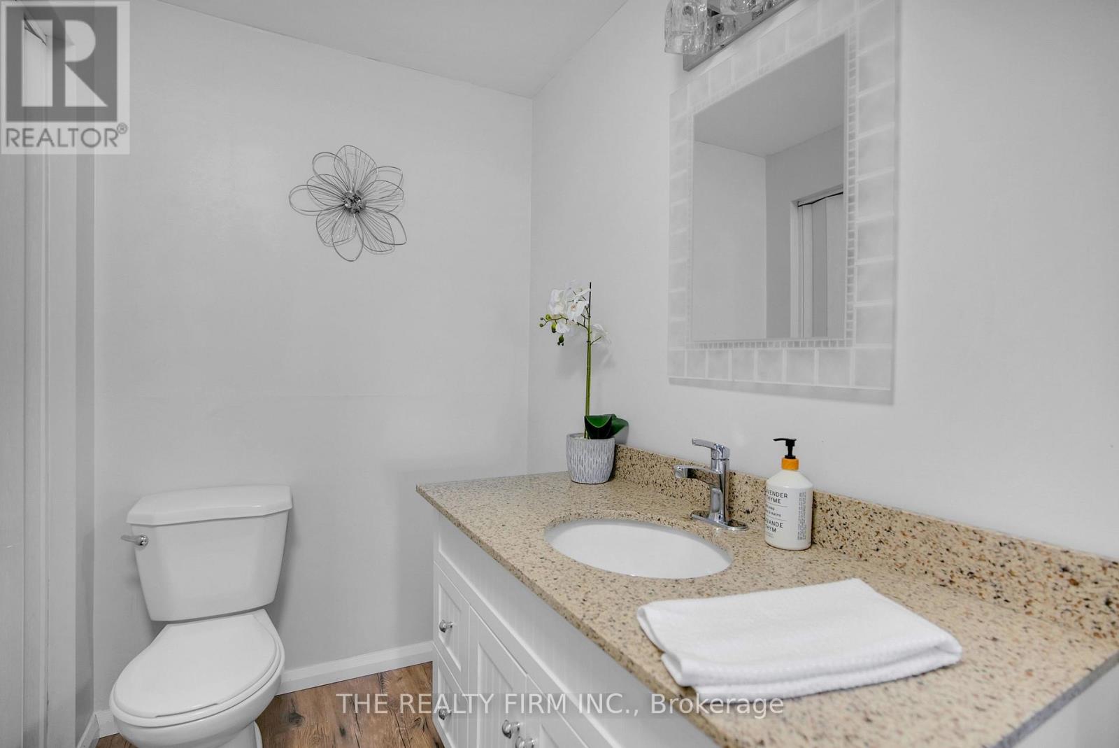 3692 Beverly Glen Property Photo 15