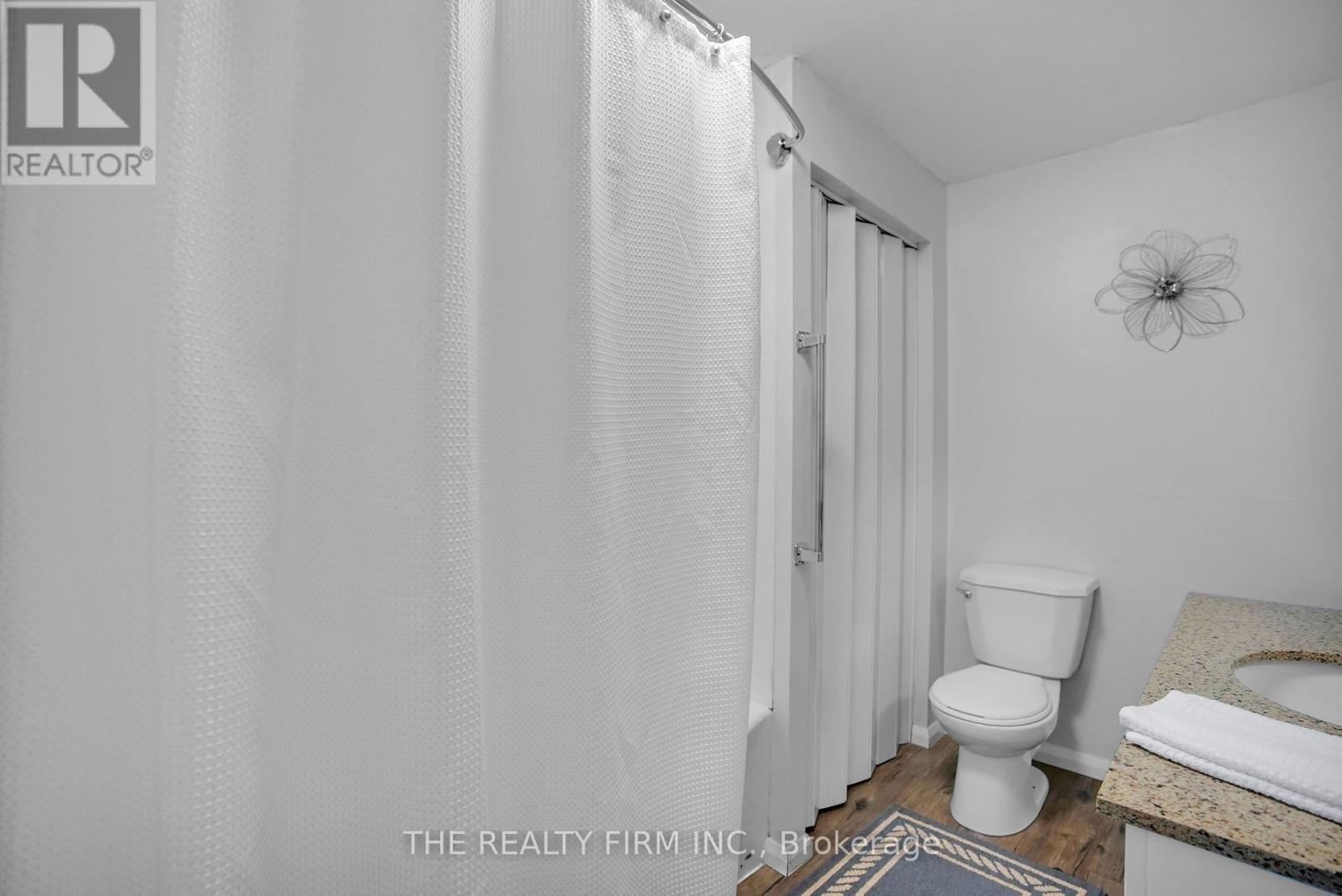 3692 Beverly Glen Property Photo 16