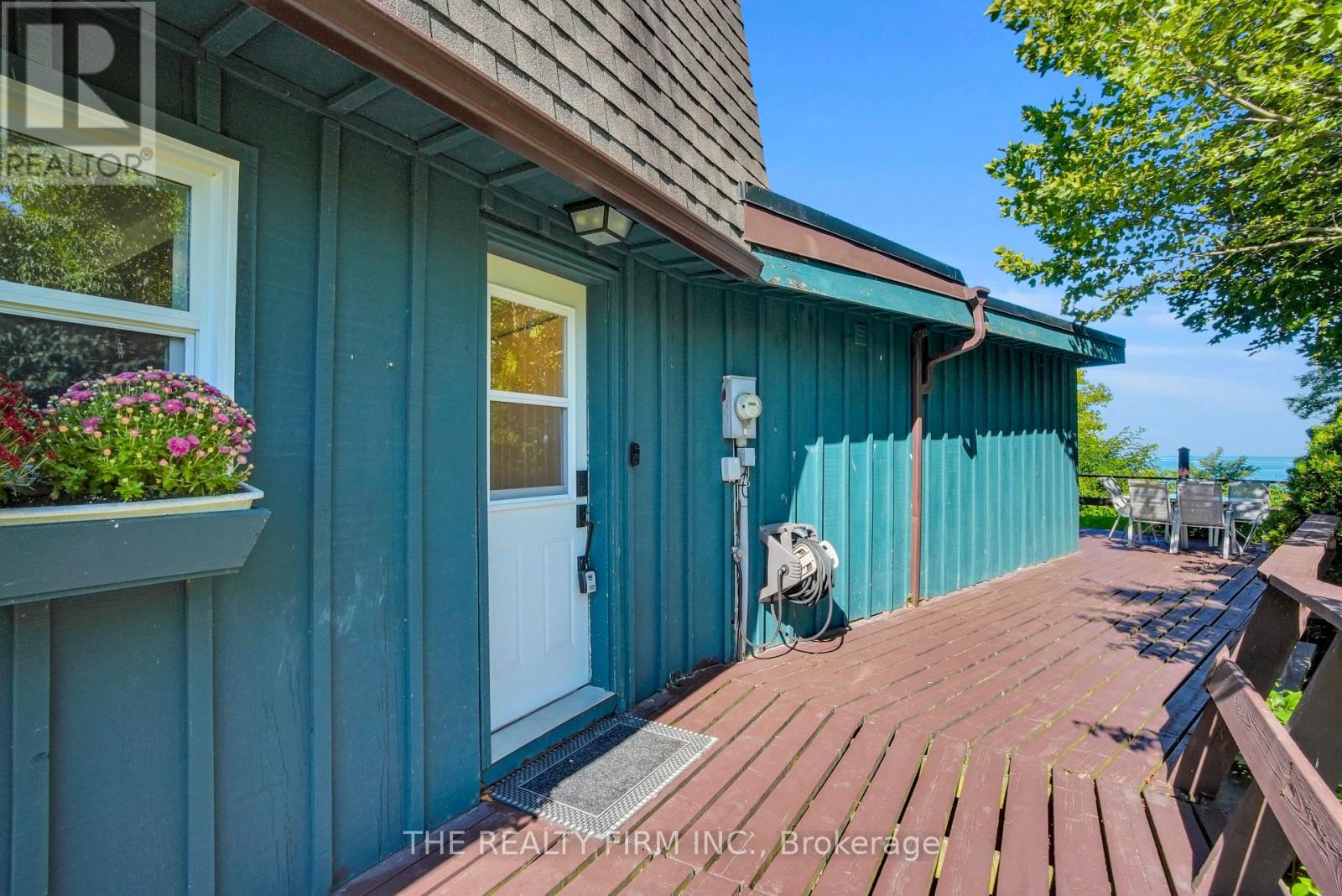 3692 Beverly Glen Property Photo 30