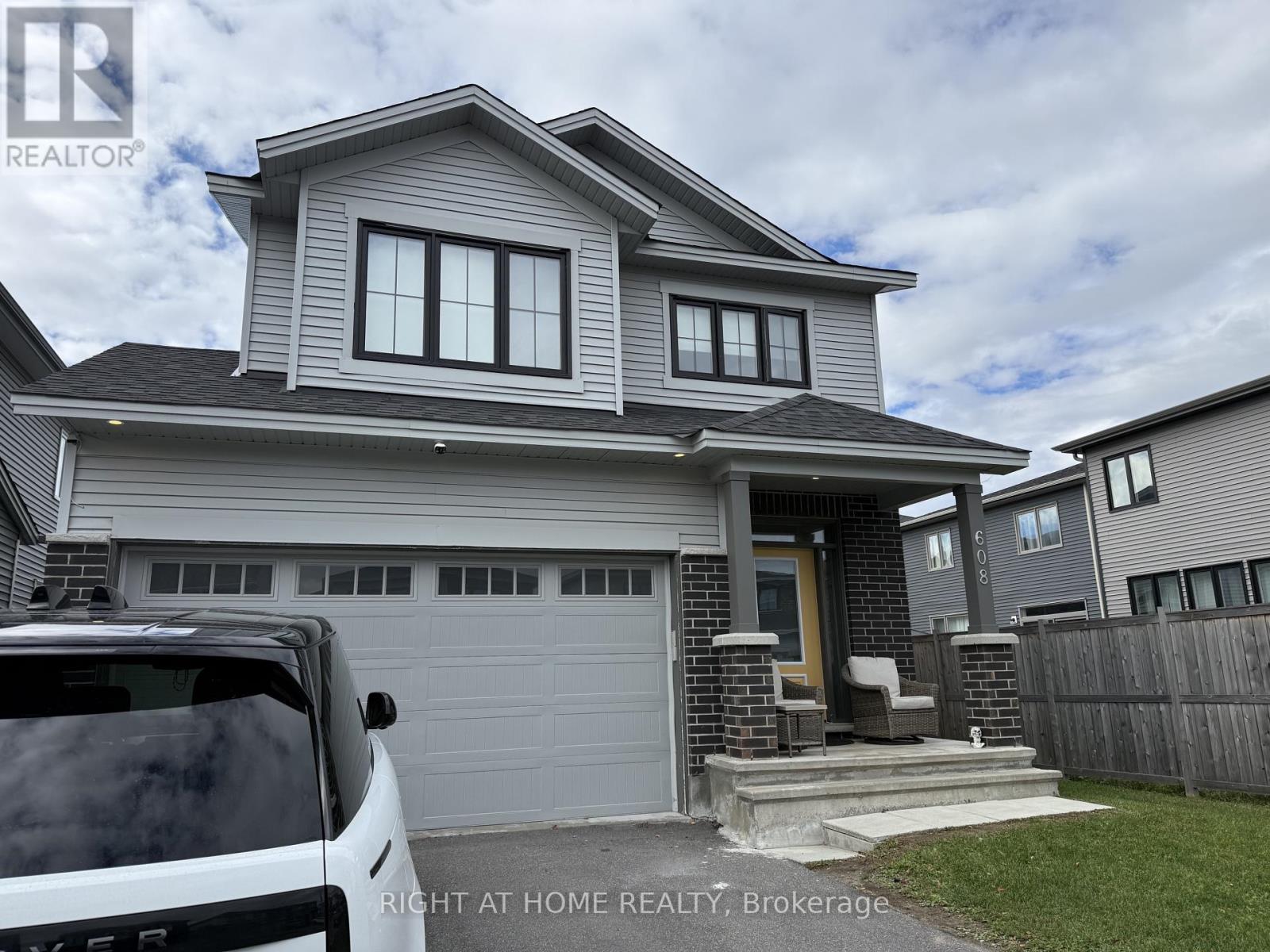 608 Moonflower Crescent Property Photo 1