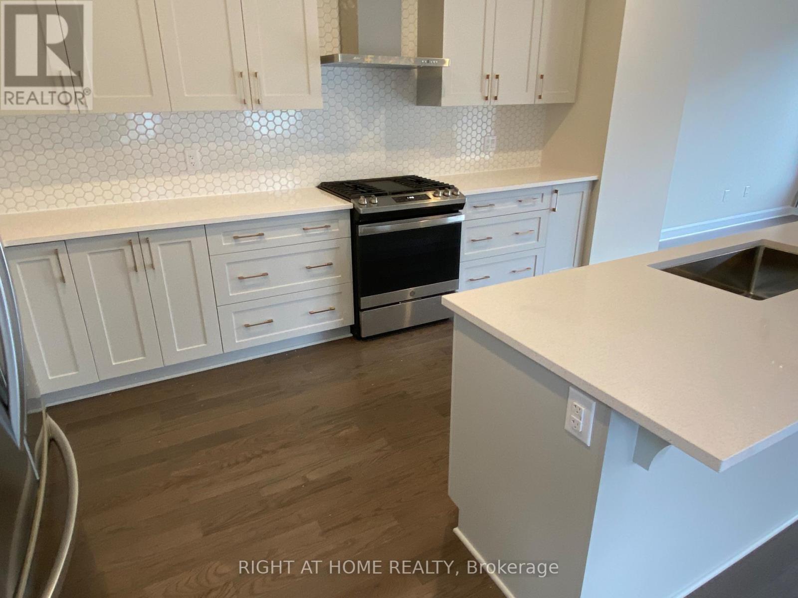 608 Moonflower Crescent Property Photo 6