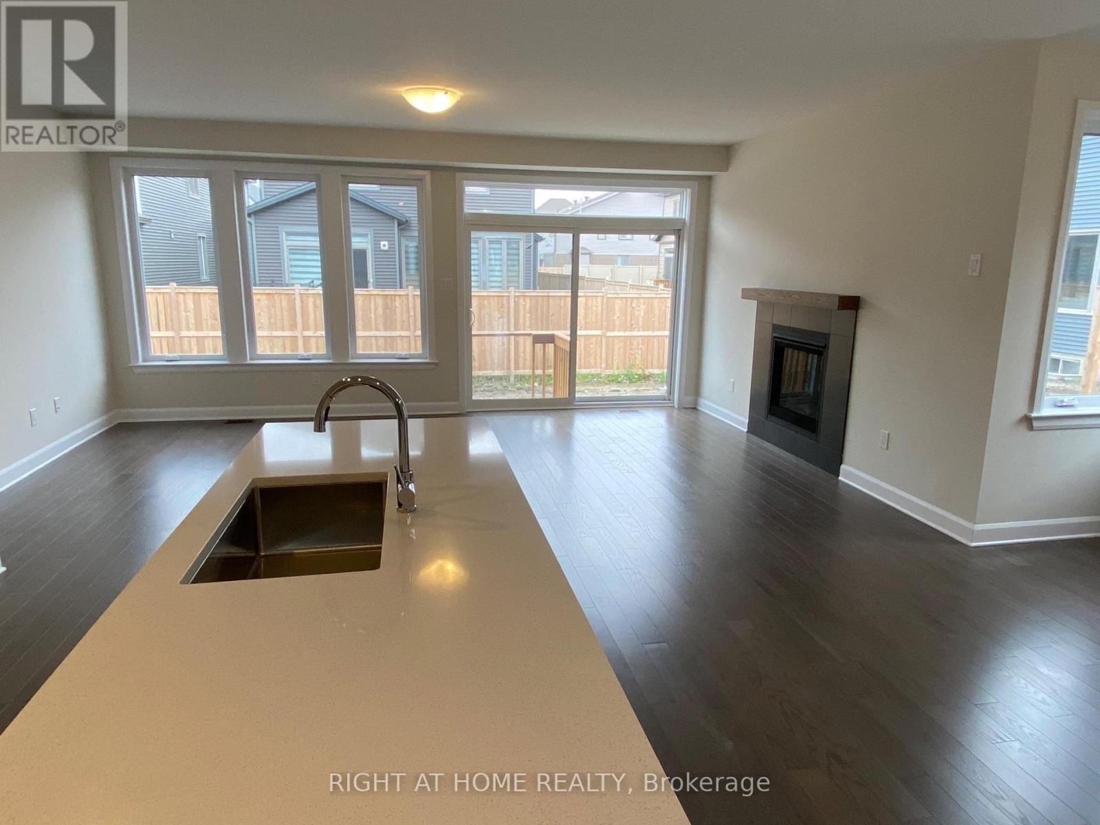 608 Moonflower Crescent Property Photo 7