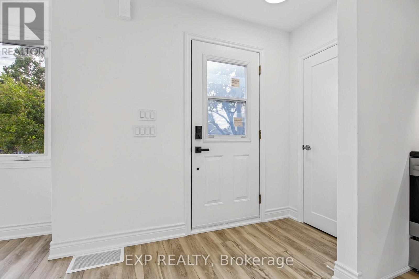 Upper - 156 E36th Street Property Photo 3