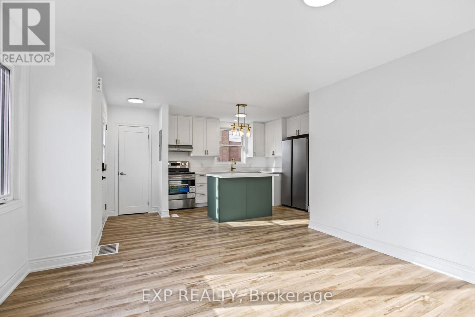 Upper - 156 E36th Street Property Photo 10