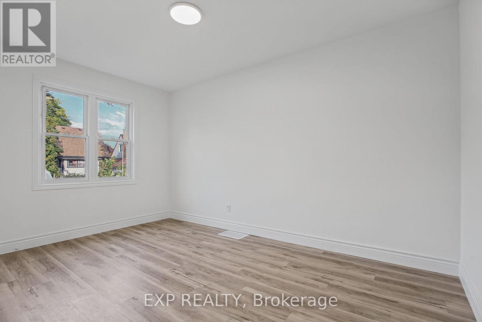 Upper - 156 E36th Street Property Photo 17